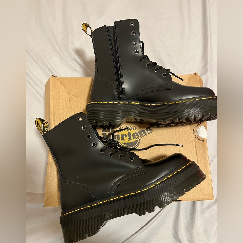 Dr. Martens style Jadon